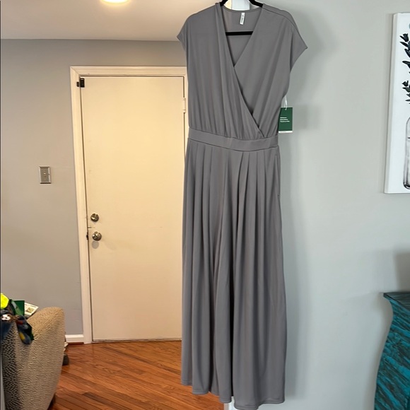HALARA- NWT- Gray/Taupe Sleeveless Jumpsuit - Picture 1 of 3